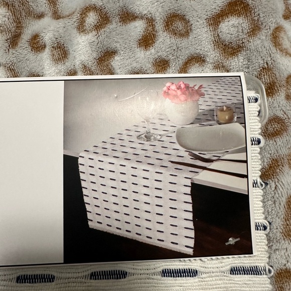 Cotton Table Runner and Napkin Set - White and Blue - Picture 4 of 7